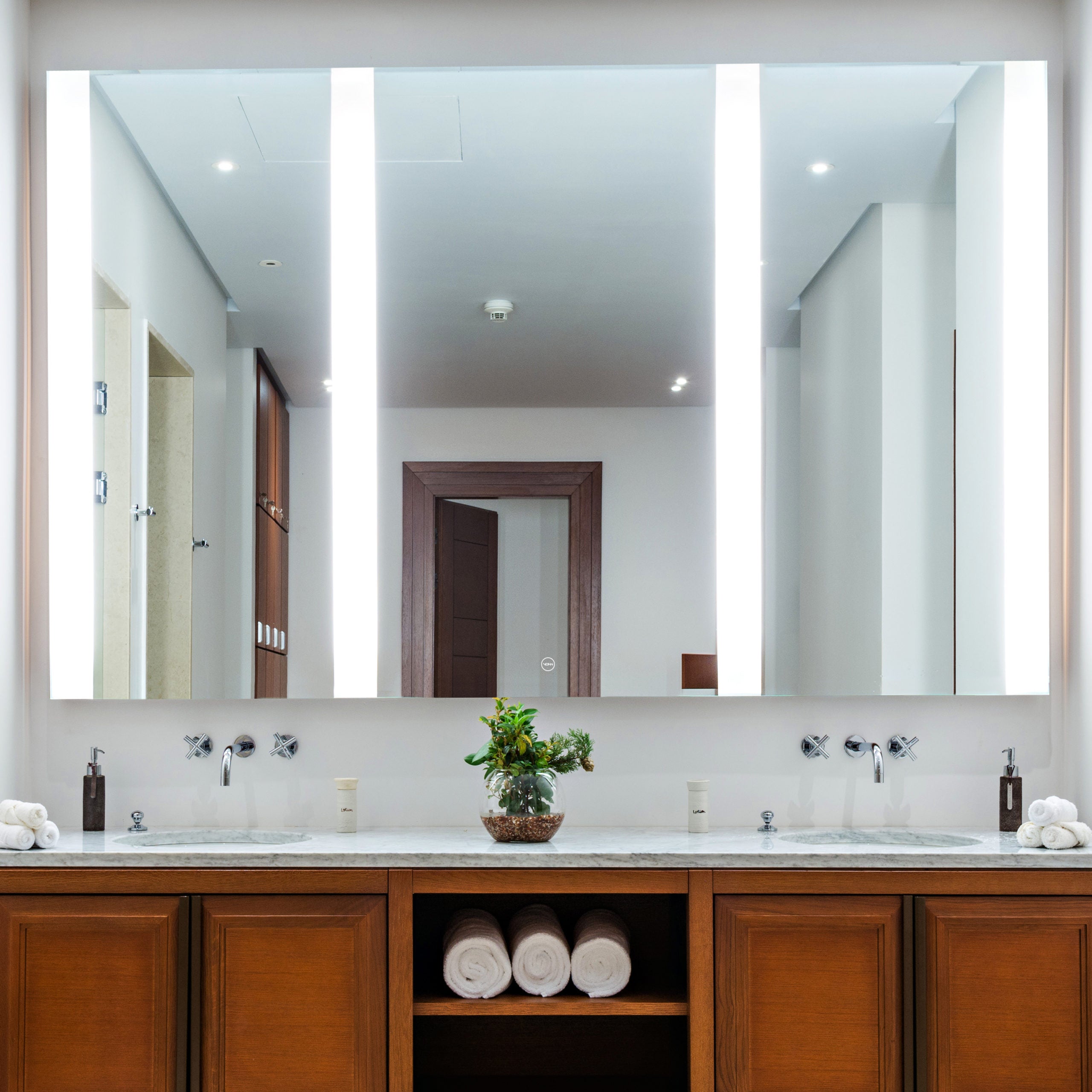 How do I choose a lighted bathroom mirror? – LEDMyPlace